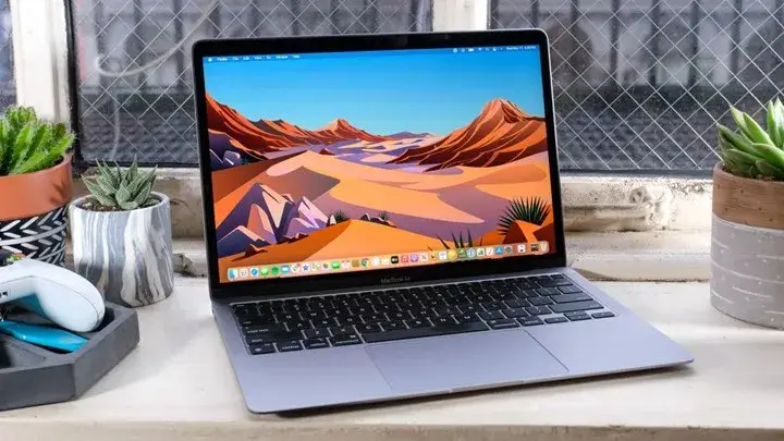 "Apple" ucuz "MacBook" buraxır