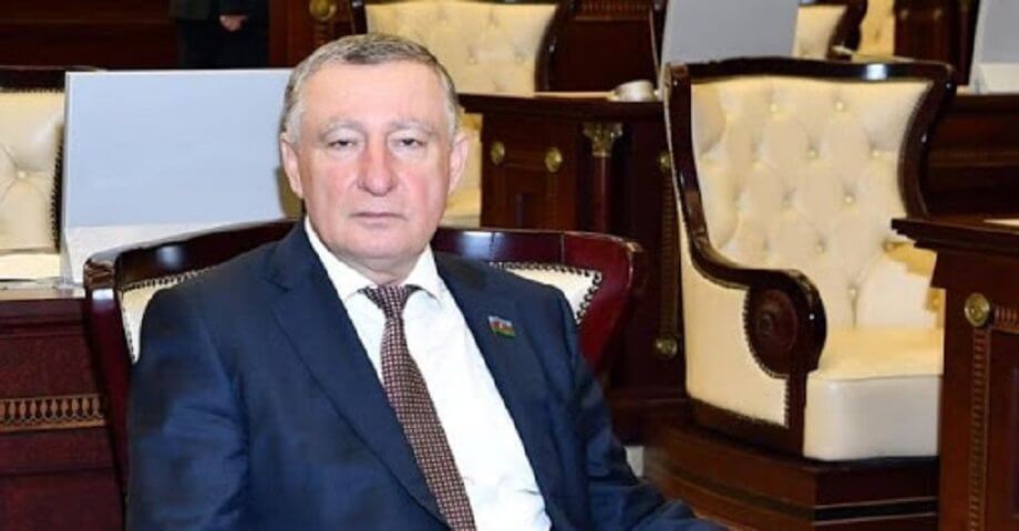 Deputat kredit təşkilatındakı payını satdı