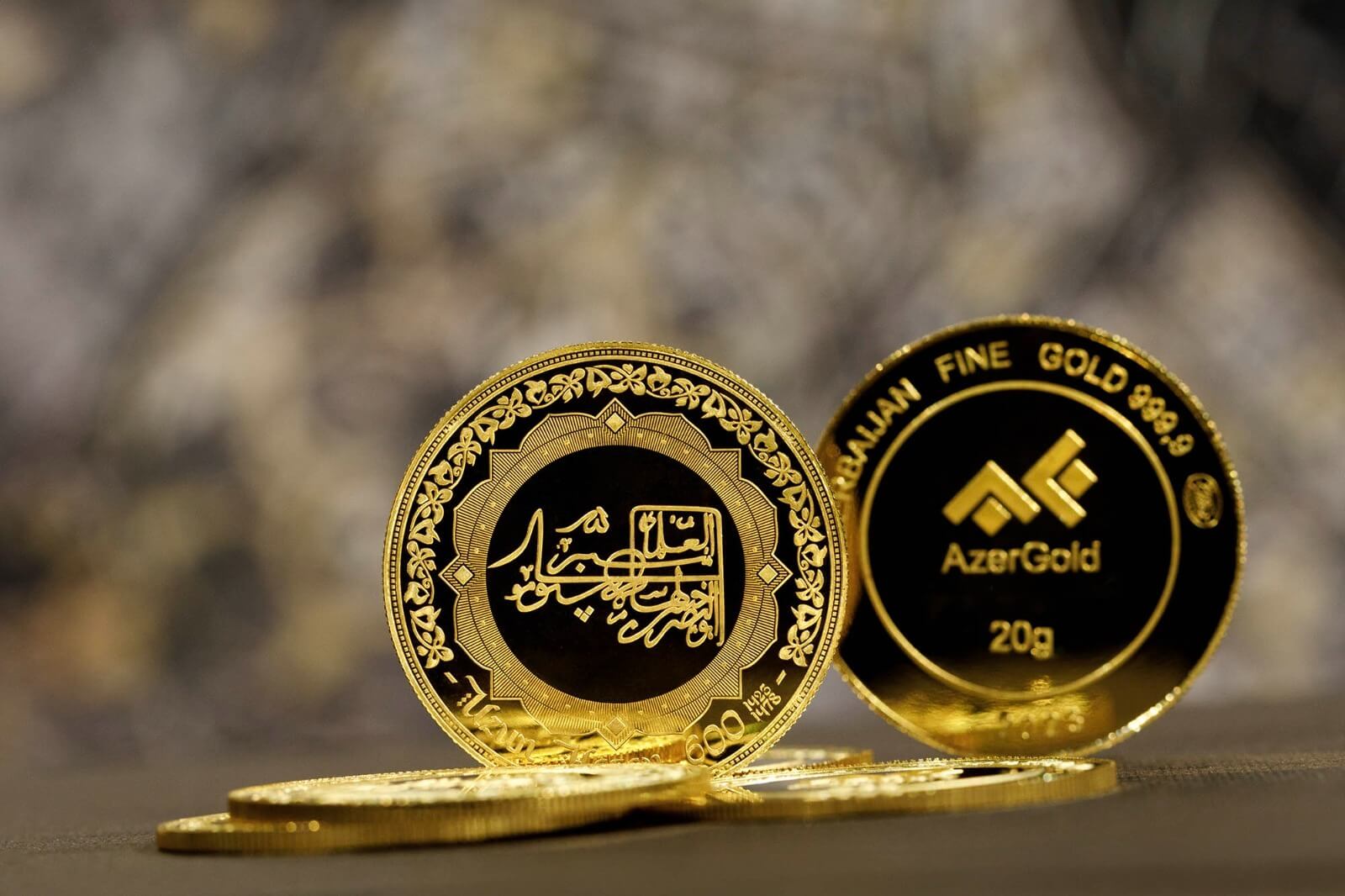 “AzerGold” Uzun Həsənin 600 illiyinə həsr olunmuş qızıl sikkə buraxıb