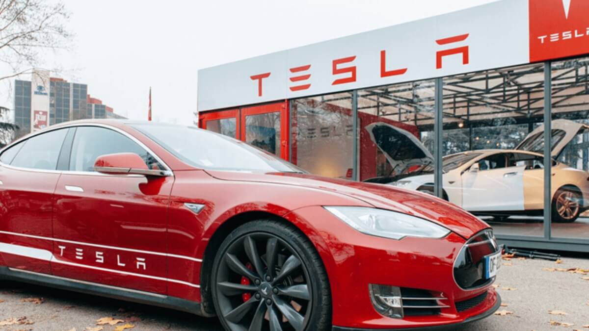 “Tesla” vergi yükündən xilas olmaq üçün Hindistana 2 milyard dollar sərmayə qoyacaq