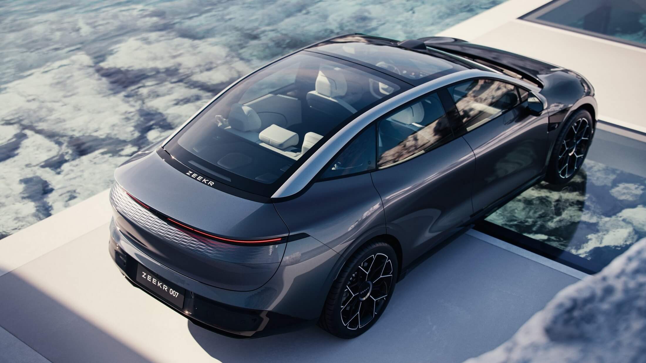 15 dəqiqəlik şarj ilə 500 km məsafə gedən yeni elektromobil təqdim olunub