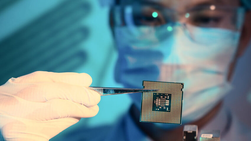 "Intel" çiplərdə tranzistor sayını 1 trilyona çatdırmağı hədəfləyir