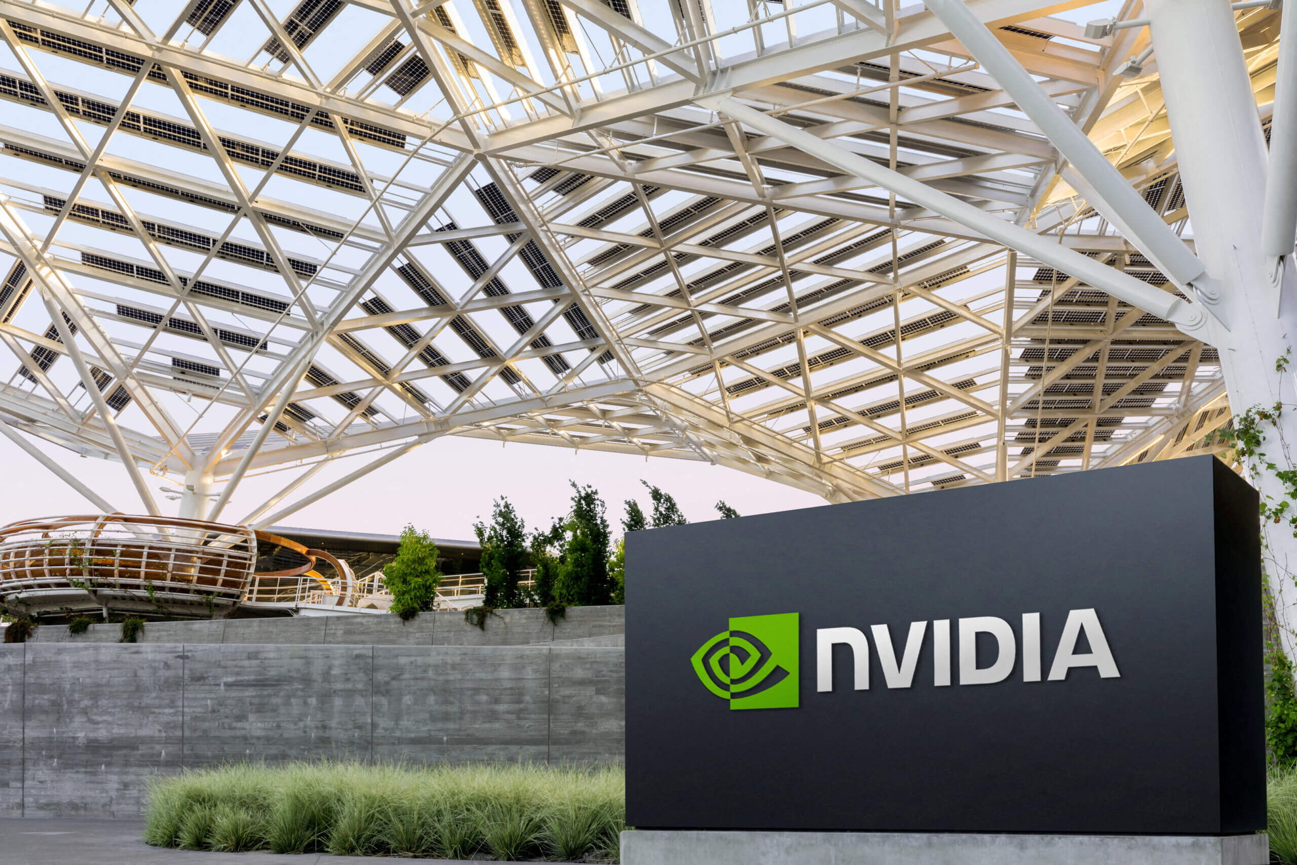 "Nvidia" səhmləri süni intellekt tələbi sayəsində yüksəlib