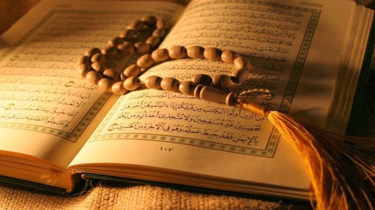 Azərbaycanda 100 min manata "Quran" satılır - FOTO