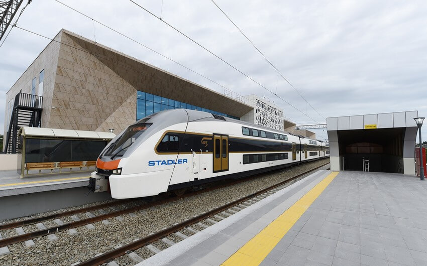 Bayram günlərində bölgələrə əlavə qatar reysləri təyin edildi