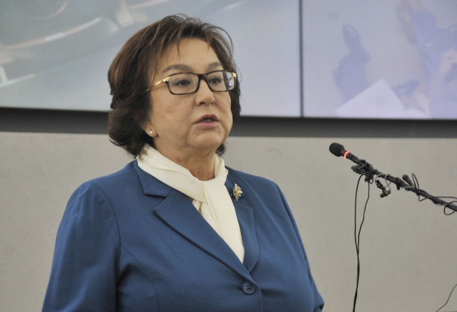 Məleykə Abbaszadə: “0 balla da atestat alan var”