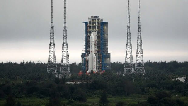 Çindən Ay səthinə tarixi eniş