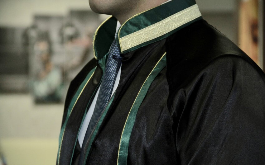 Azərbaycanda iki vəkilin fəaliyyəti dayandırılıb, dördünə isə xəbərdarlıq olunub