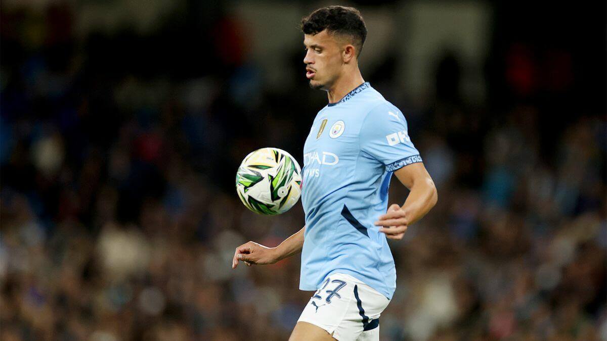 "Mançester Siti"nin futbolçusu mobil telefon oğurladığı üçün həbs edilib