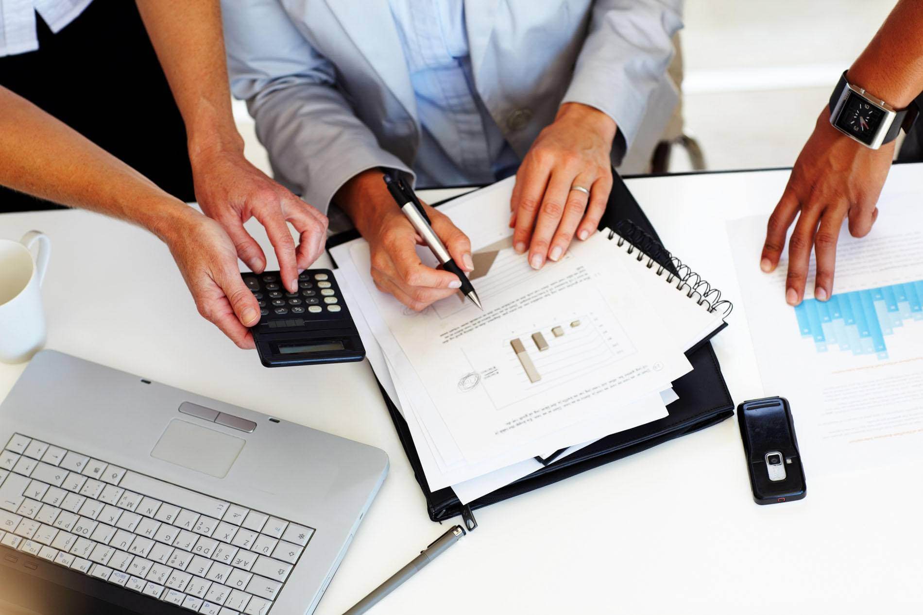 Dövlət qurumu iki pikapın alınmasına 150 min manat sərf edəcək