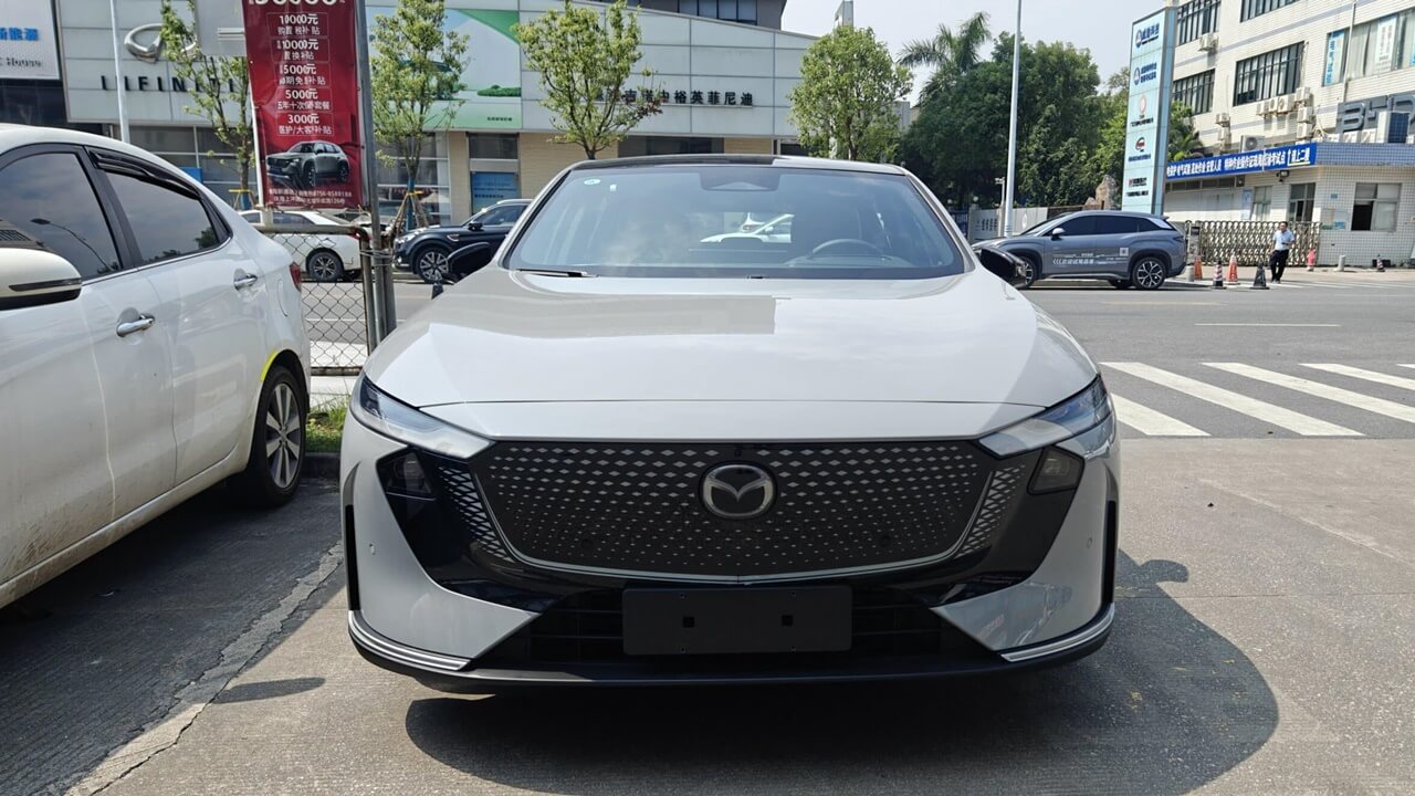 "Mazda" 20 min dollardan ucuz elektrik avtomobilini təqdim etdi