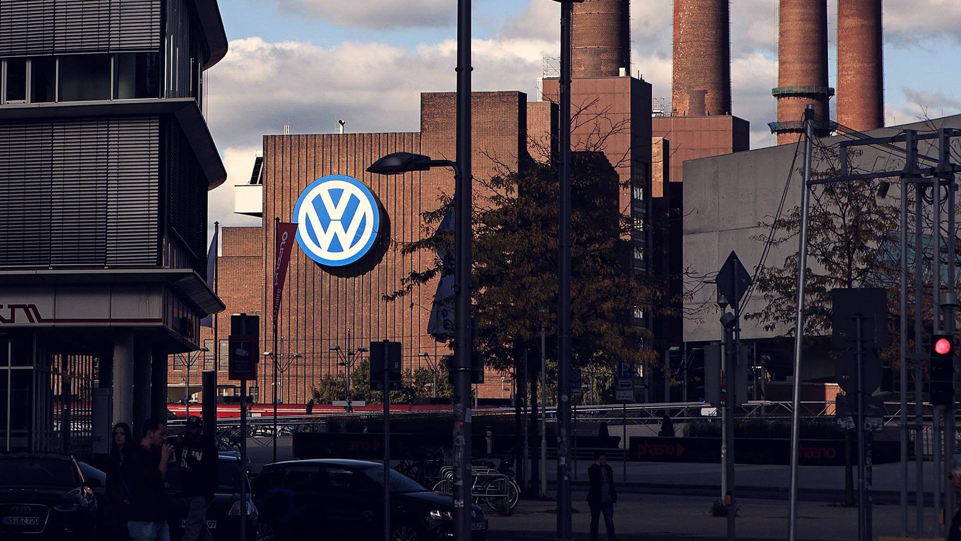 "Volkswagen" üç fabrikini bağlamağı planlaşdırır