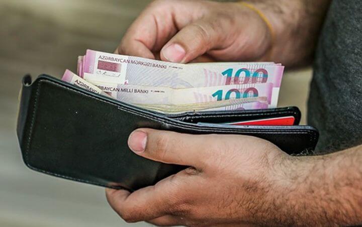 Bakıda maaşlar 1250 manatı keçib