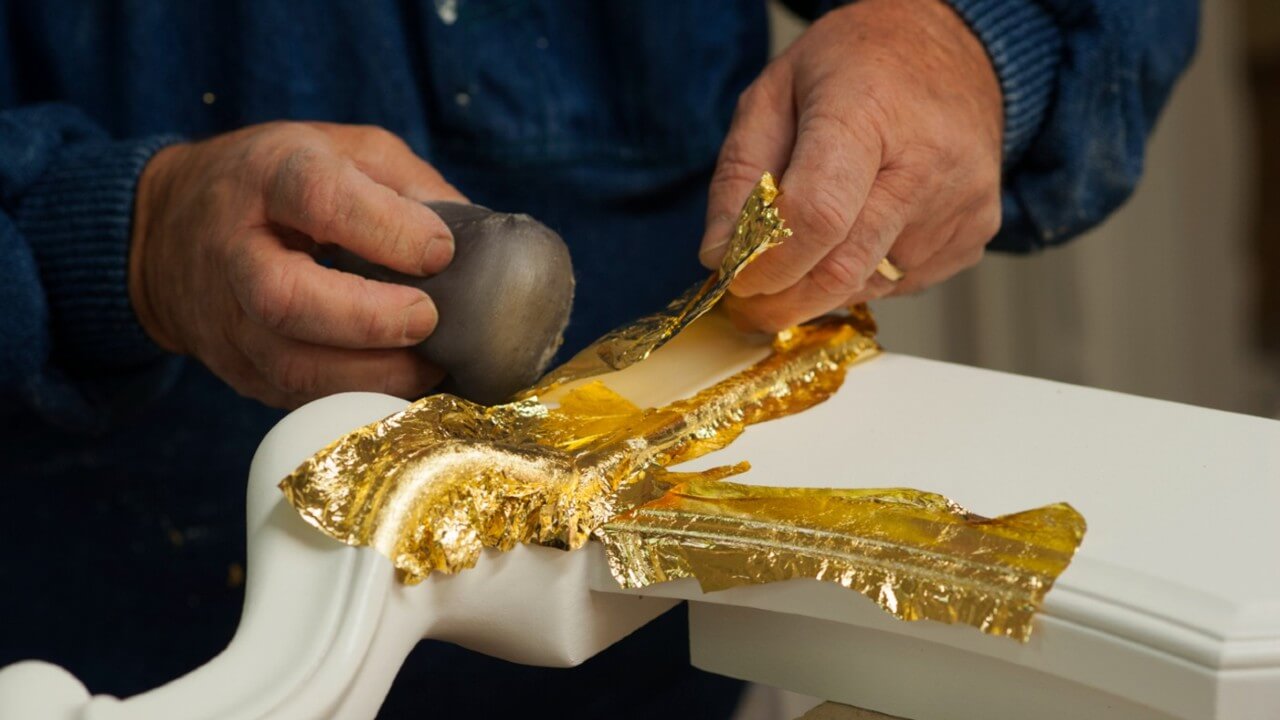 Metallar sərtliyi ilə tanındığı halda qızıl niyə yumşaqdır?