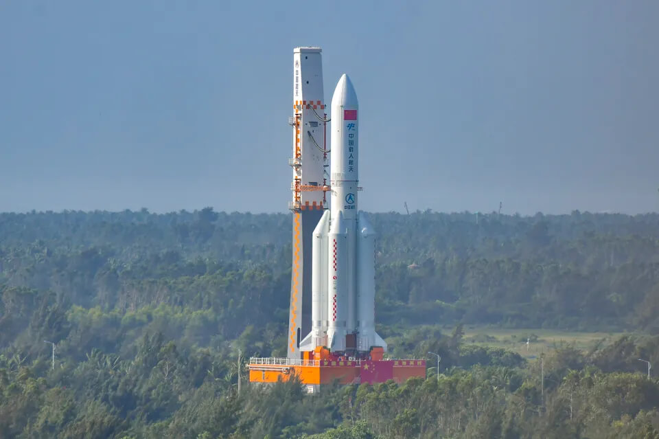 Çinin yeni ağır yük daşıyan raketi üzə çıxdı