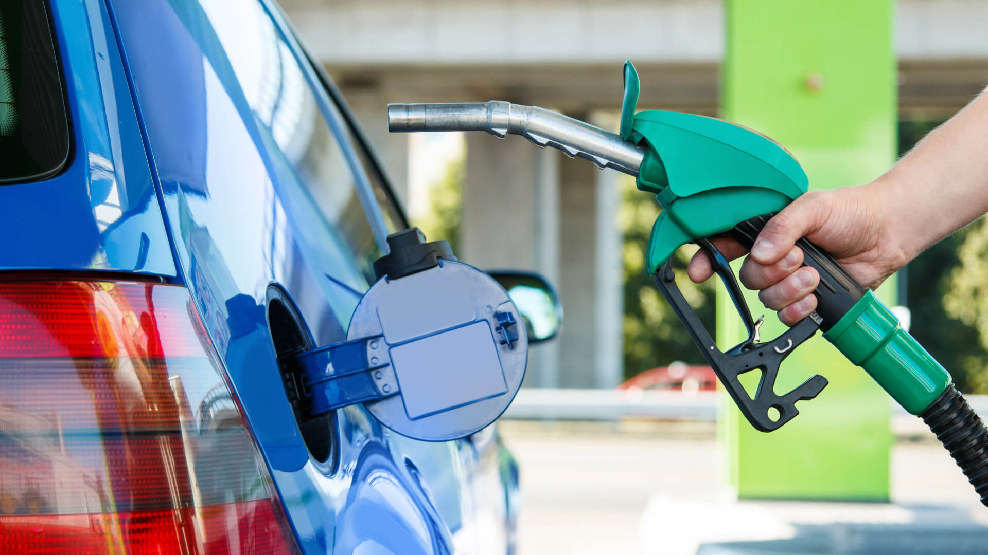 Əhali benzin və dizelə 2 milyard manatdan çox xərcləyib