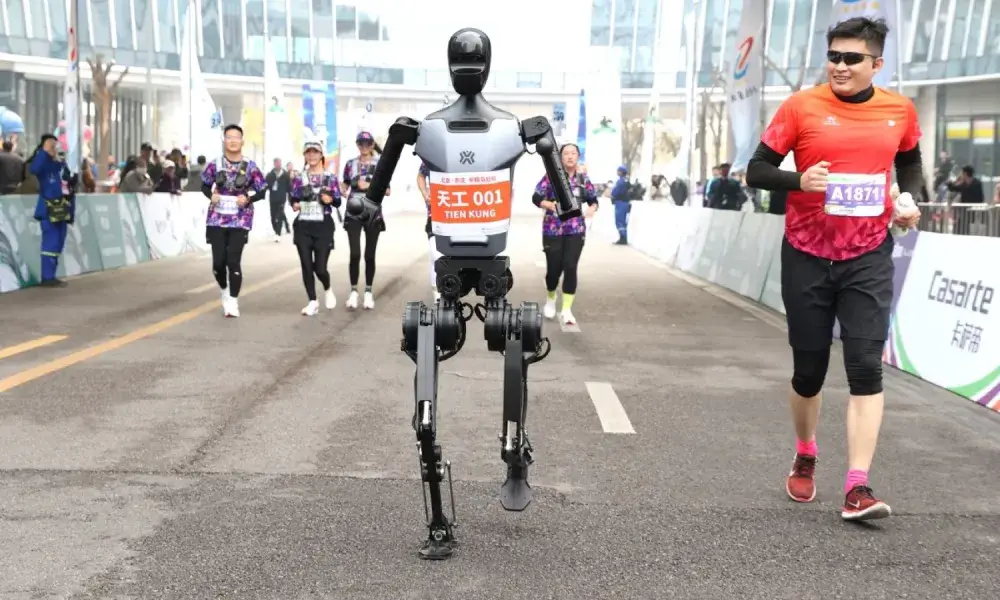 Cənubi Koreyada robot 42 kilometrlik marafonda qaçdı