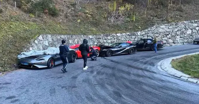 İsveçrəyə gedən yolda iki "Ferrari", "McLaren", "Bentley" toqquşub