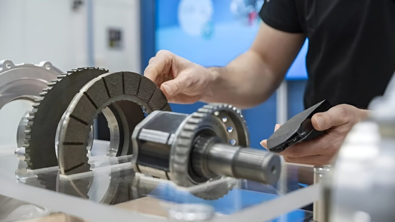 "Mercedes" təkərlərdəki əyləc sistemini tamamilə sökür!