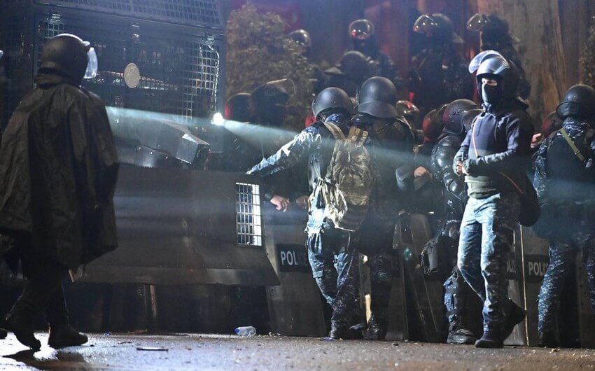 Tbilisidə keçirilən mitinq zamanı 34 nəfər saxlanılıb, 12 polis yaralanıb