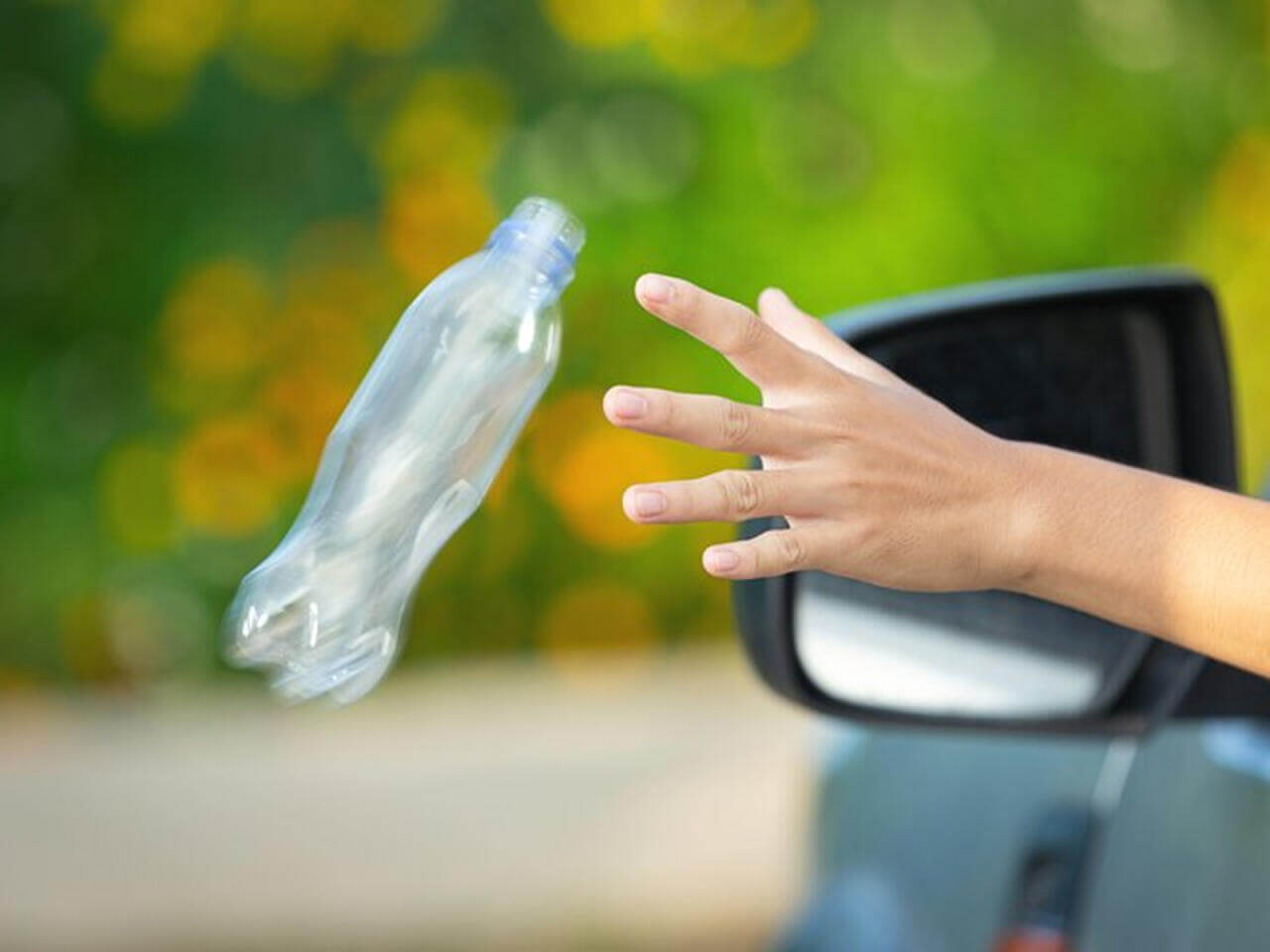 Nəqliyyat vasitələrindən bayıra zibil atanlar 4 min manatadək cərimələnəcək