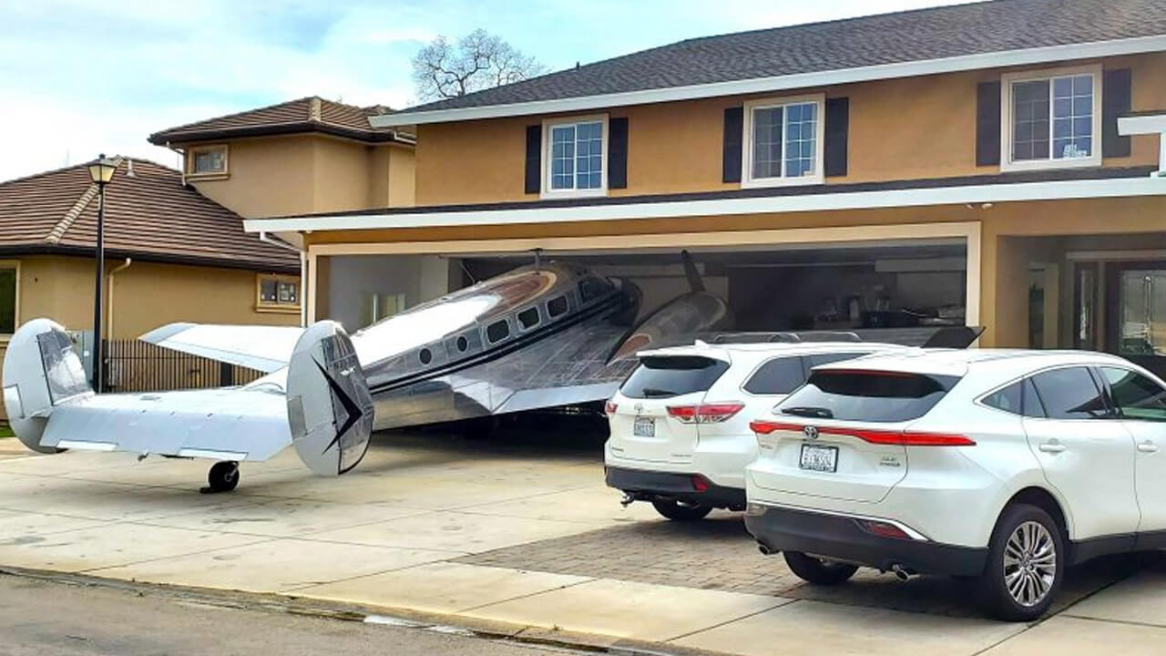Niyə Amerikanın bu məhəlləsində hamının evinin qarşısında təyyarə var?
