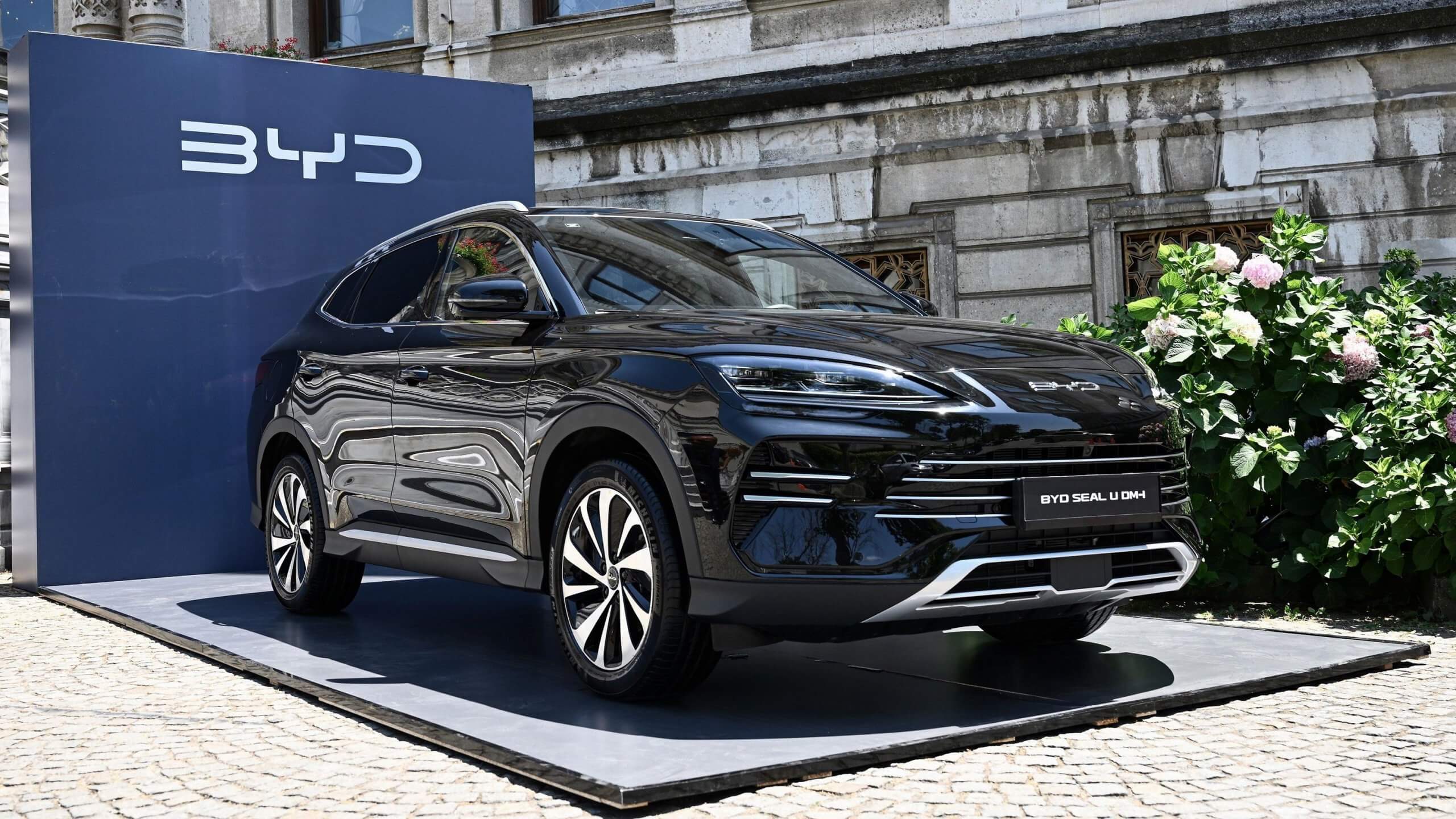 Braziliya hökuməti: BYD fabrikinin inşaat işçiləri insan alverinin qurbanıdır