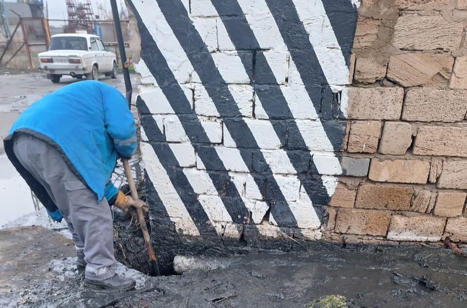 Bibiheybətdə onlarla ailənin kanalizasiya xətti çəkilmir - SƏBƏB