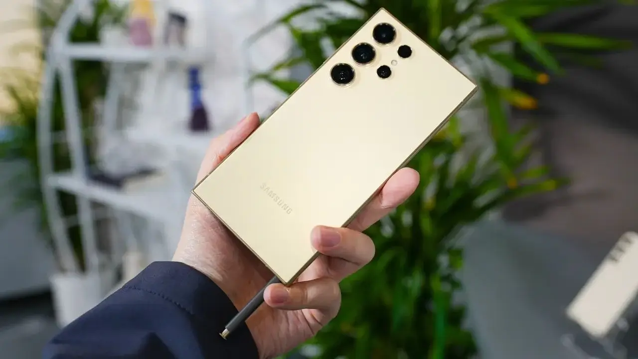 Ən yaxşı ekrana sahib "Samsung" modeli hansıdır?