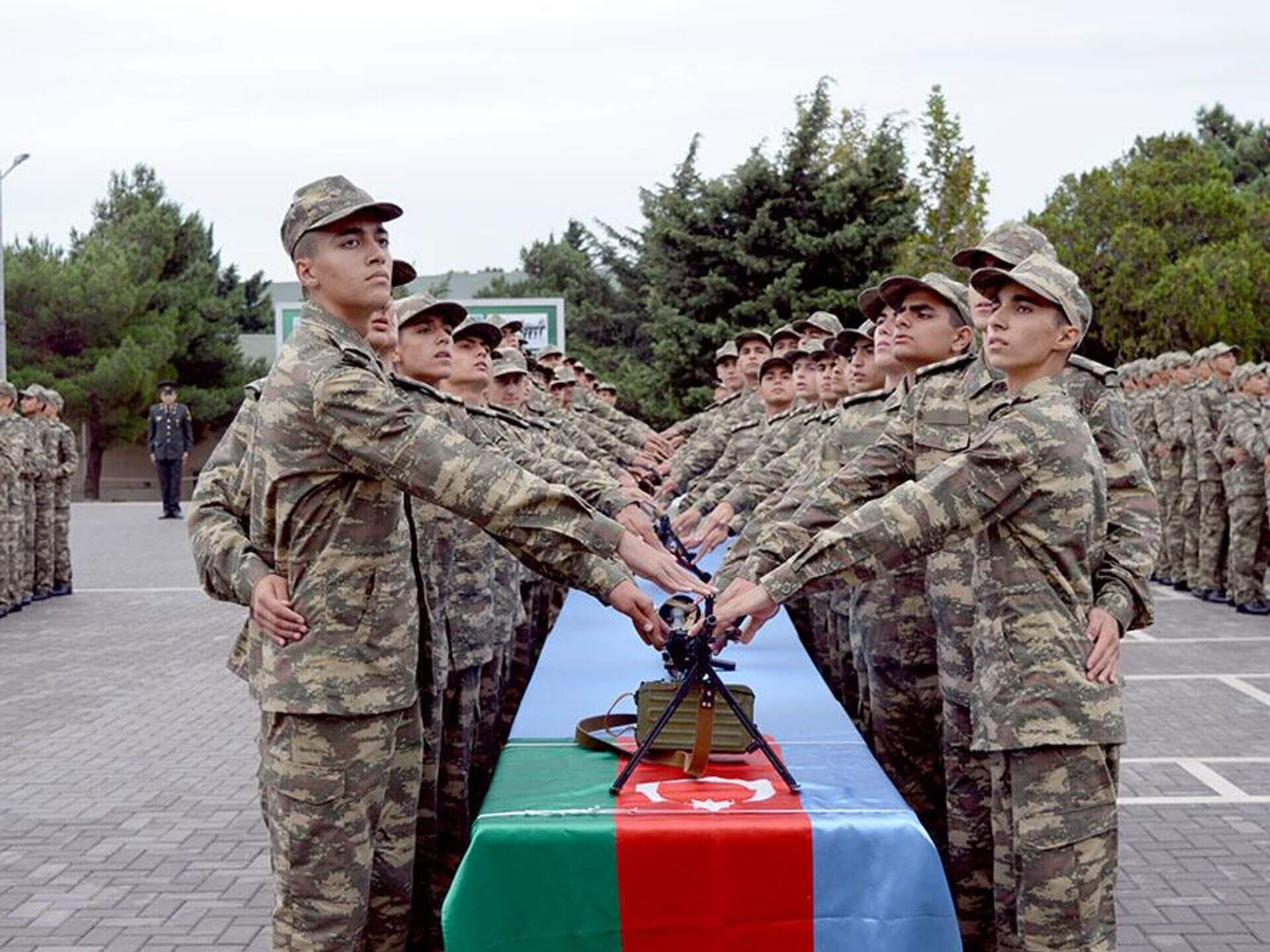 Hərbi hissələrdə andiçmə mərasimlərinə valideynlər buraxılmayacaq