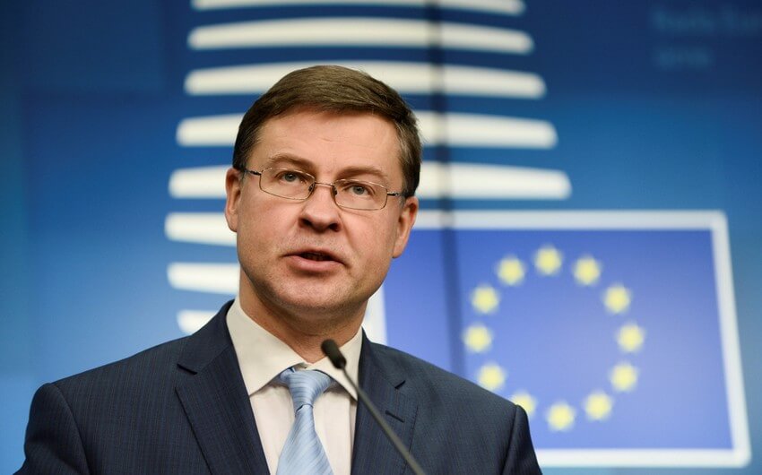 Avropa komissarı: Aİ Rusiyaya qarşı sanksiyaları ləğv etməyəcək