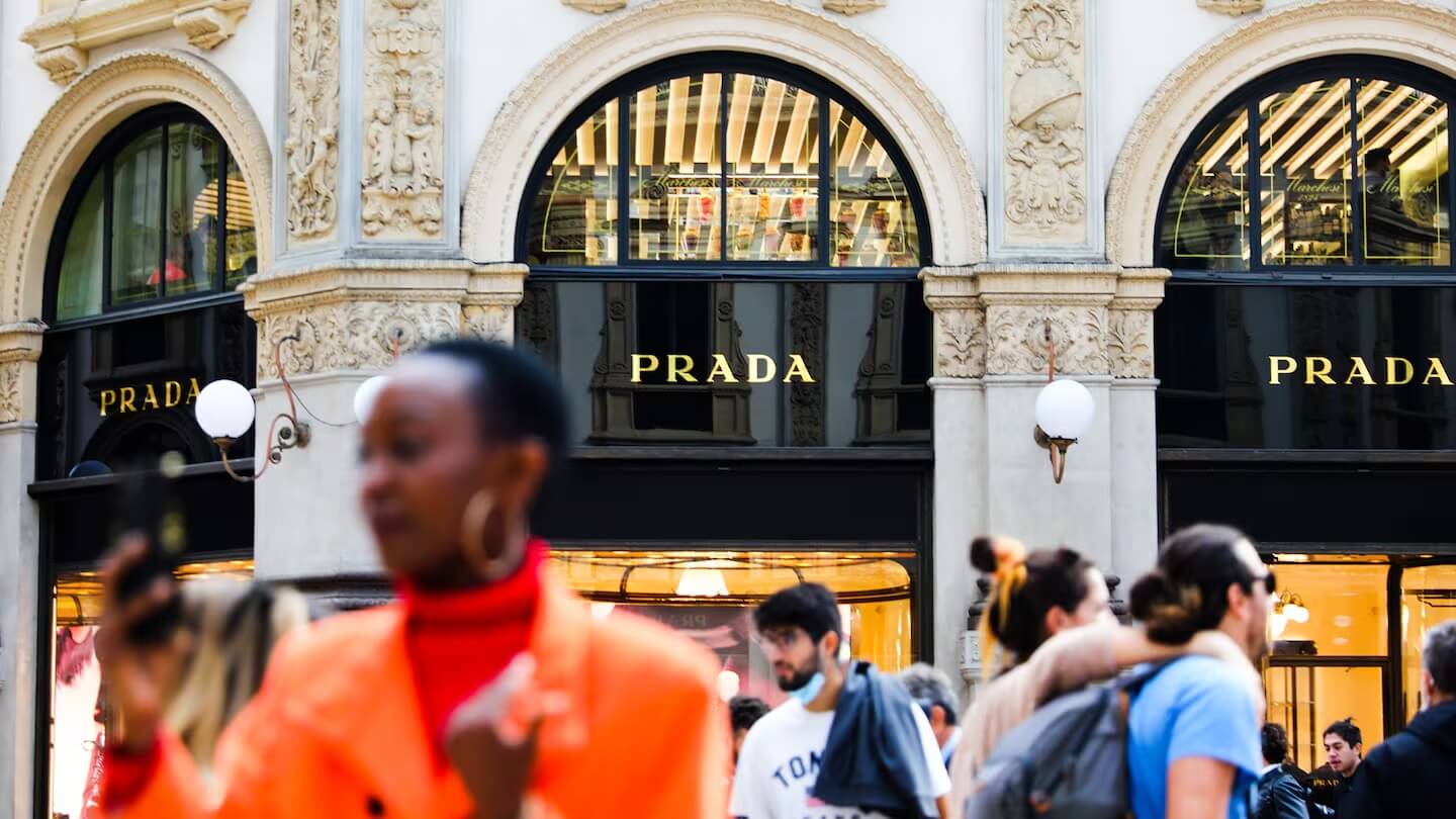 "Prada" "Versace"ni 1,5 milyard avroya satın alır