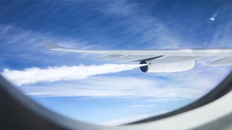 Təyyarə uçuşda olarkən niyə boşalan yanacaq Yerə heç vaxt çatmır?