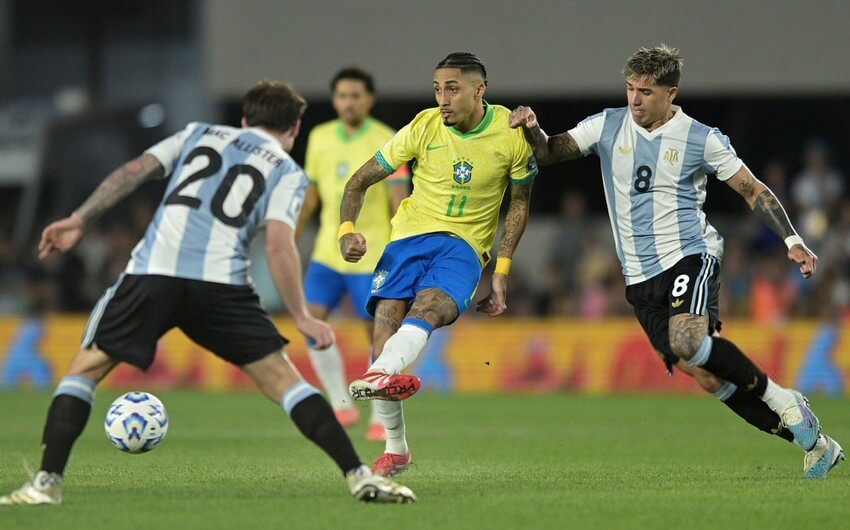 Argentina millisi iki tarixi rekorda imza atıb