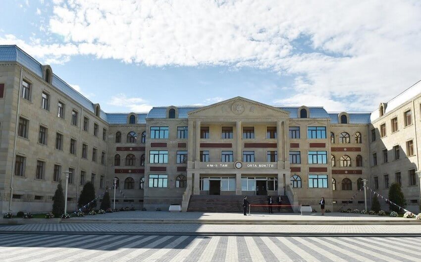 Gəncədə məktəbdə insident olub, şagirdlər müəllimə xəsarət yetiriblər