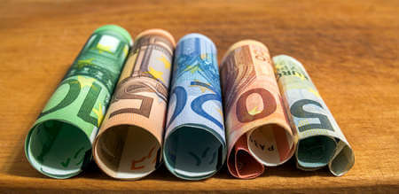 Rəsmi məzənnələr açıqlandı