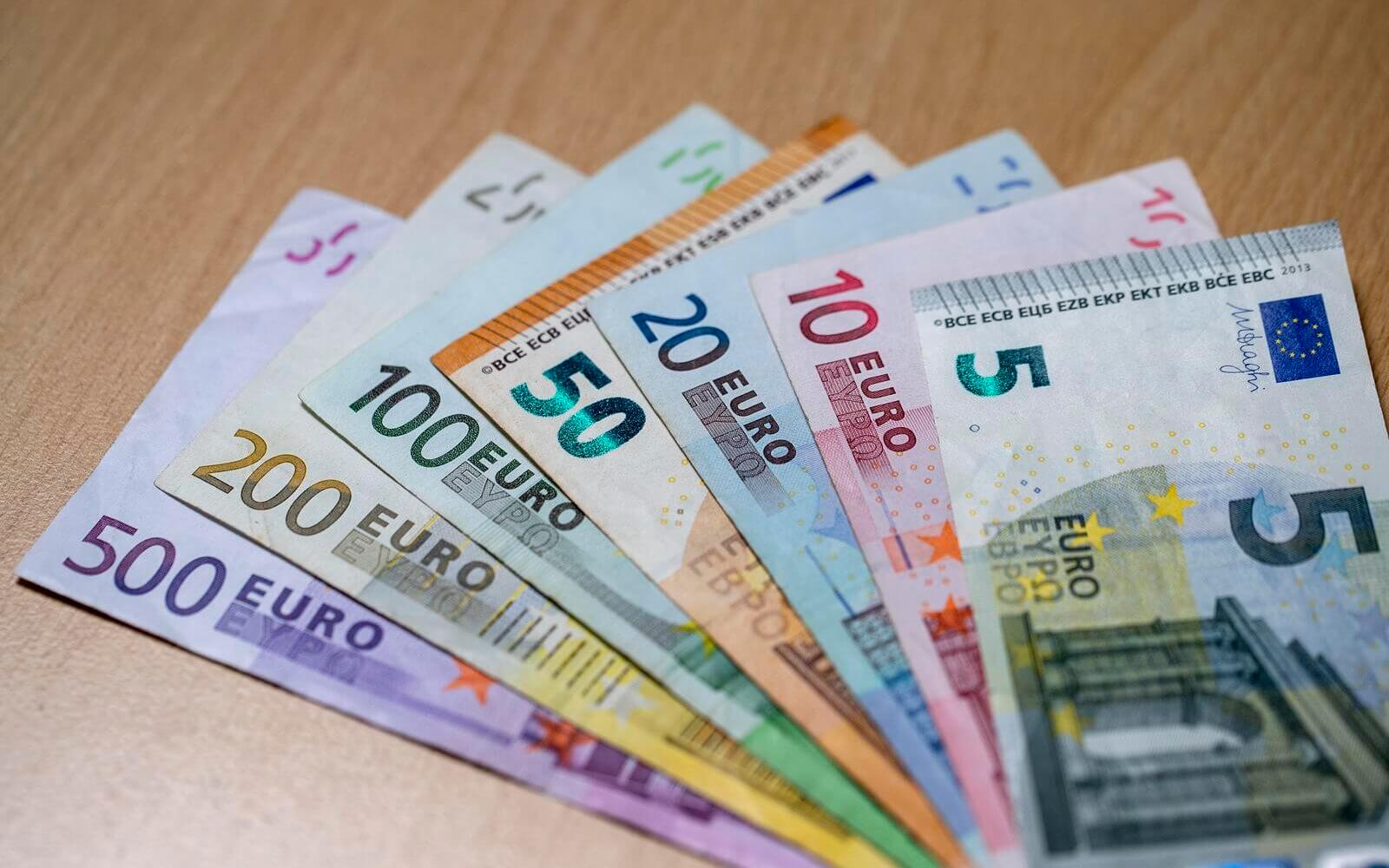 Rəsmi məzənnələr açıqlandı