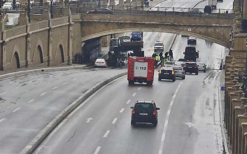 "Bağırov" körpüsündə tuneldə nəqliyyatın hərəkətinə qoyulan məhdudiyyət aradan qaldırılıb