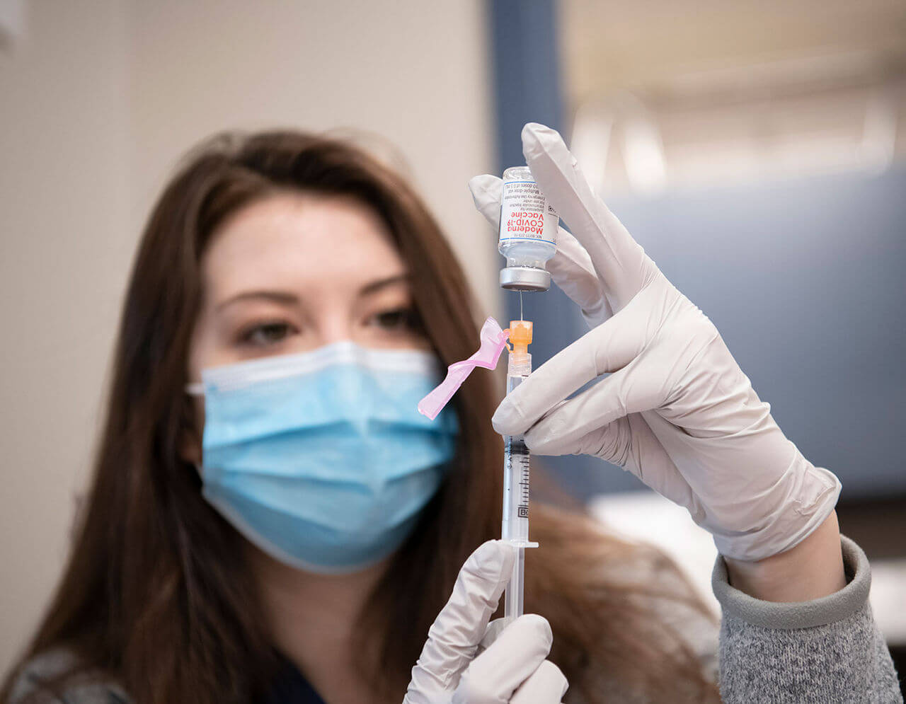 COVID-19-la mübarizədə iştirak edən tibb işçilərinin əməkhaqlarına müddətli əlavənin vaxtı uzadılıb