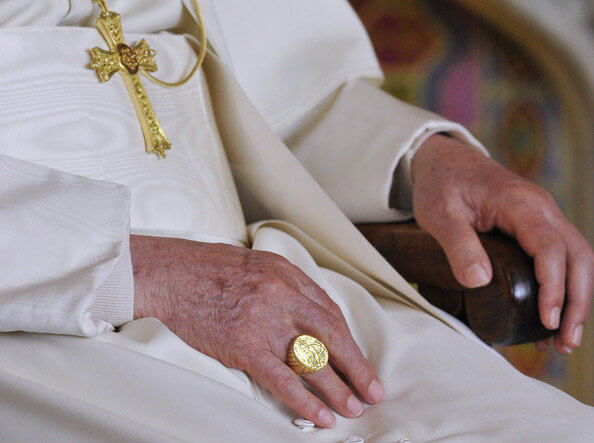 Papanın üzüyü ölümündən sonra niyə məhv edilir?