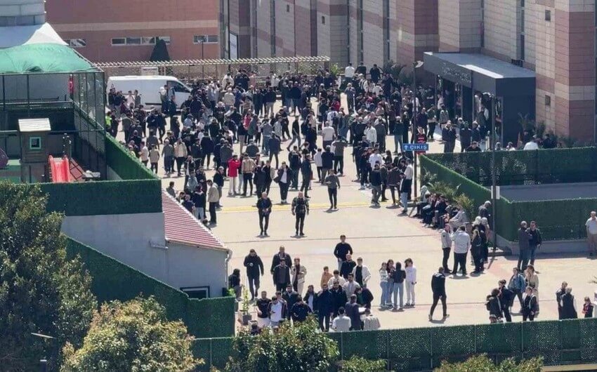 İstanbulda zəlzələ zamanı 151 vətəndaş xəsarət alıb