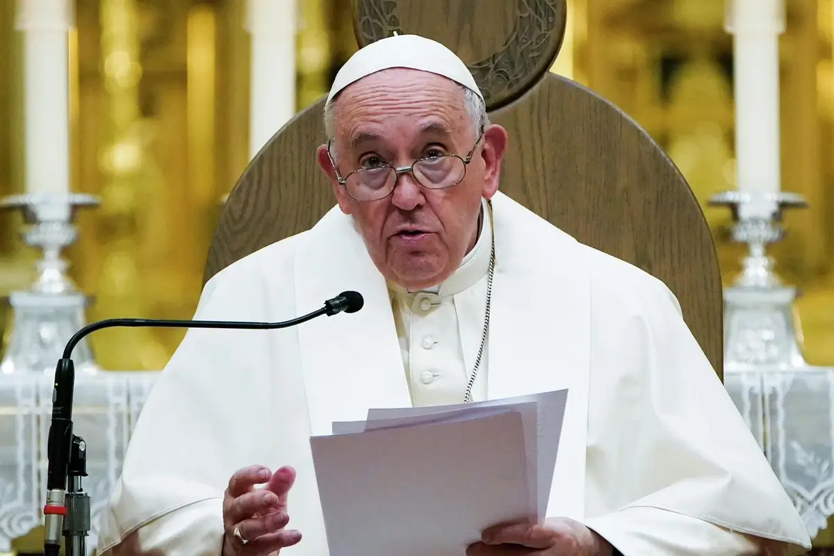 Kardinallar Papa Fransiskin simvollarını məhv ediblər