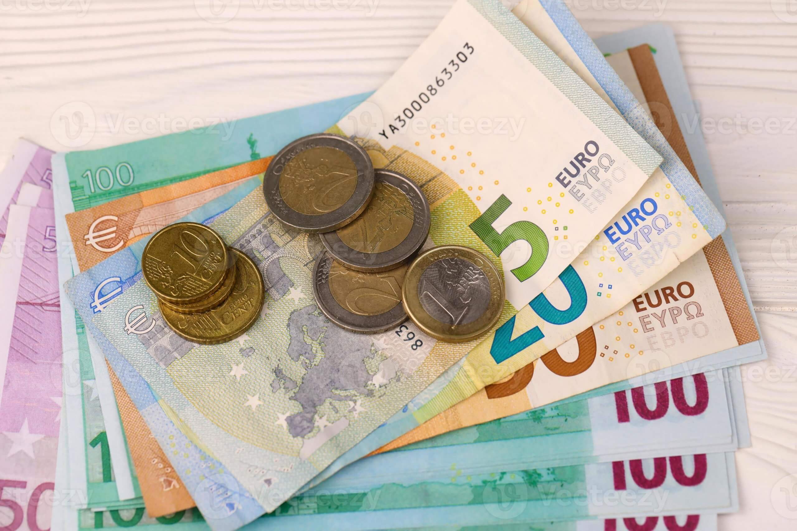 Rəsmi məzənnələr açıqlandı