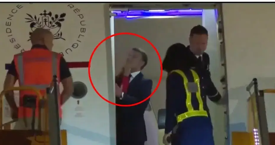 Həyat yoldaşı Makrona təyyarədə sillə vurub - VİDEO