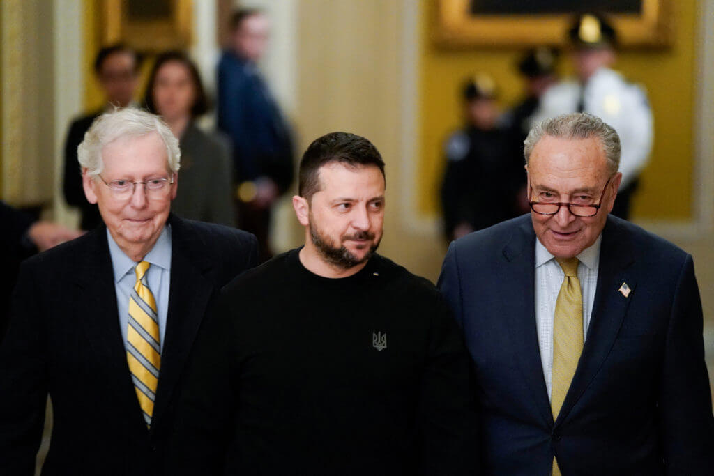 Zelenski: Ukraynanın lazım olan silahları almağa vəsaiti çatmır