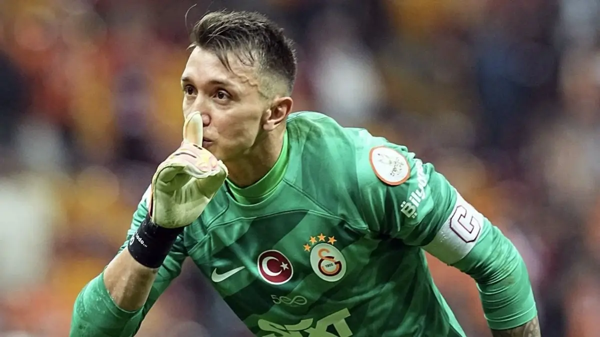 Muslera mövsümün sonunda "Qalatasaray"dan ayrılacağını açıqlayıb