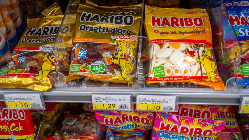 "Haribo" tərkibində marixuana olan konfet paketlərini yığışdırır