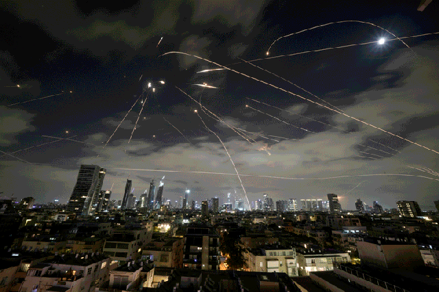 İran İsrailə raketləri niyə qaranlıqda atır?