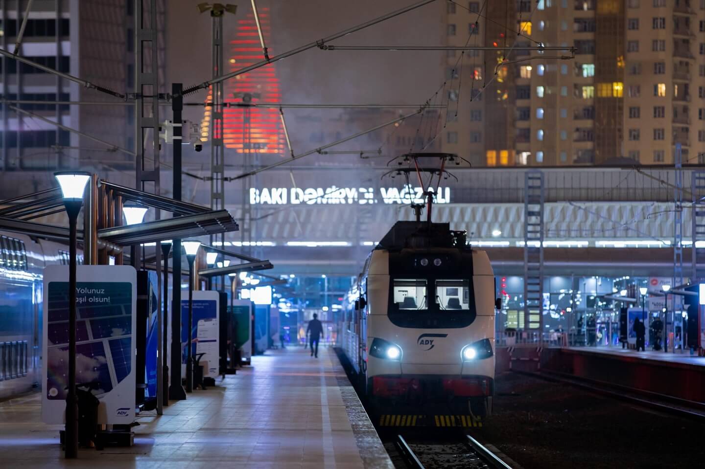 Sərnişin tələbatı artıb: Qatara əlavə 8 vaqon qoşuldu