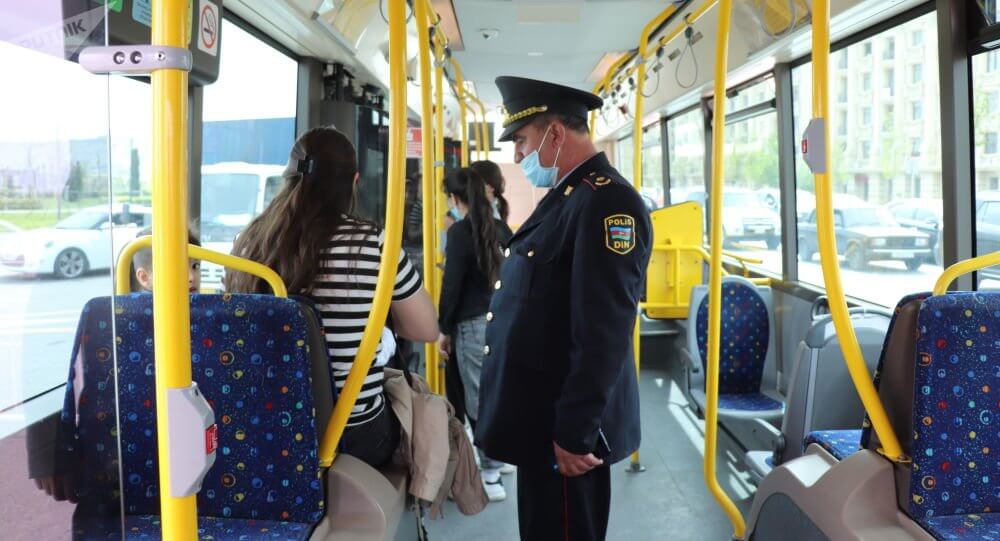 Bakıda maska taxmayan sərnişinlər avtobusdan düşürüldü